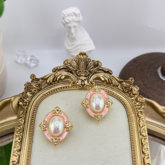 Vintage-Inspired Pink & Pearl Statement Earrings - Picture 4 of 11